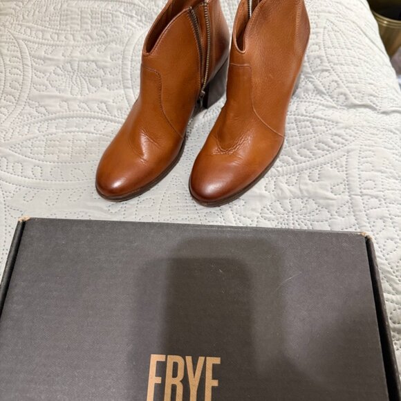 Frye Nora Zip Short Ankle Bootie, Nutmeg, 9.5 M - Picture 2 of 6